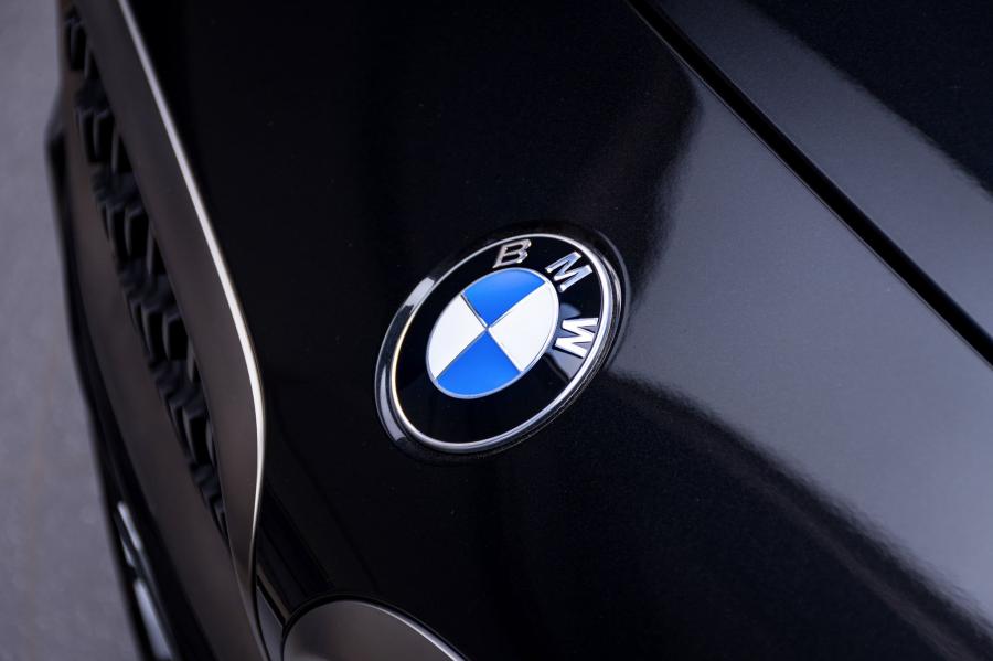 Логотип BMW Z4 M40i (G29) 2020 года  (UAE) (фото 4 из 16)